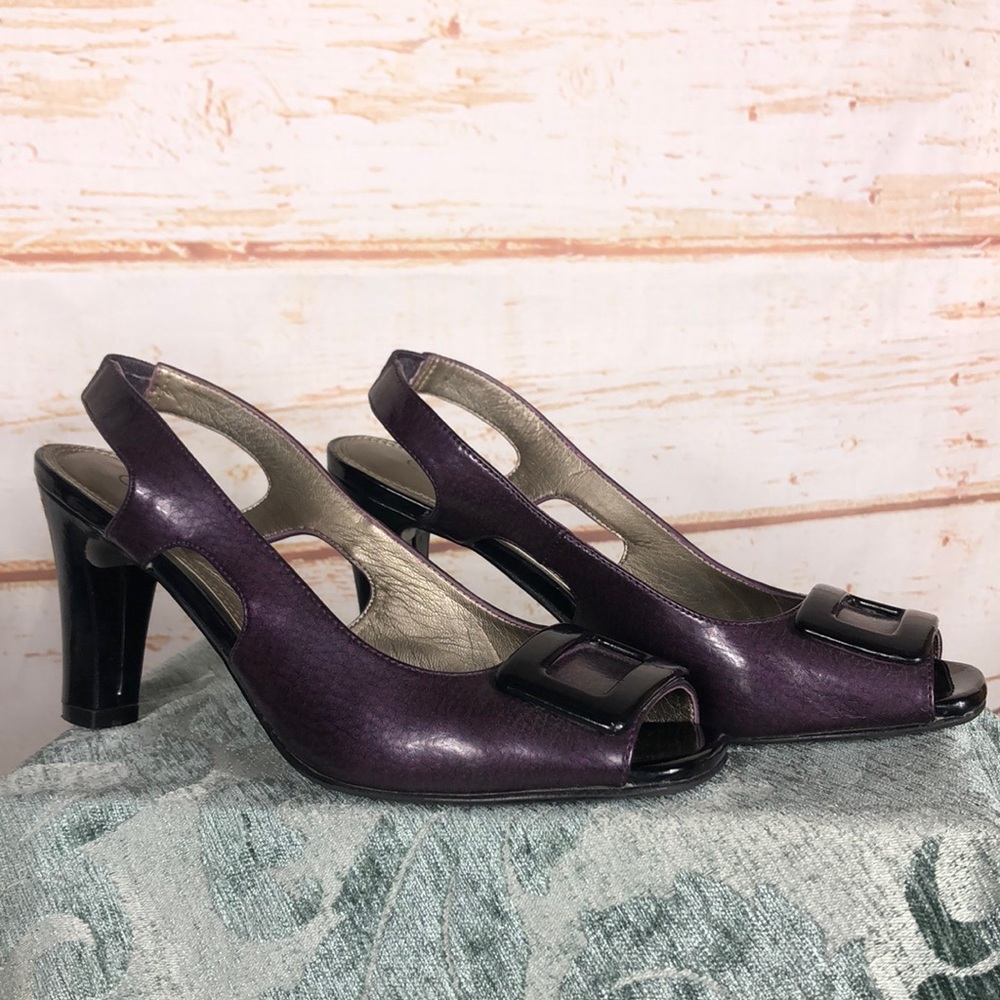 DWS4 - Life Stride Caitlin- Purple/Black Micron Size 6.5